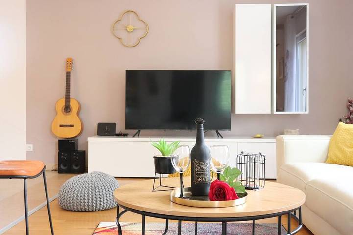 Luxury Villa with Heated Pool, Spa & Sports Court near Split in Dugopolje, Dalmatinisches Zagora