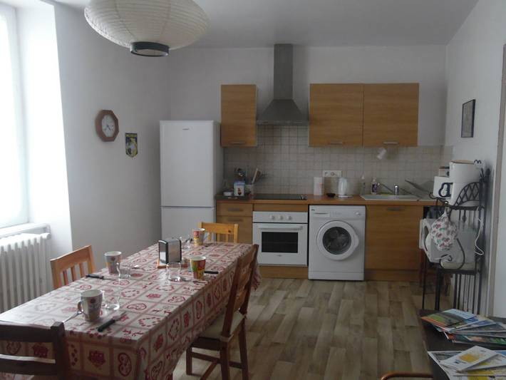 Gîte pour 5 personnes, avec terrasse à Saint-Germain-Lembron - 4