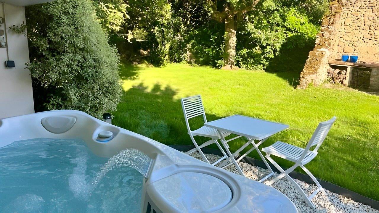 Gite haut de gamme Gaia, spa et piscine in Sallertaine, Vendée