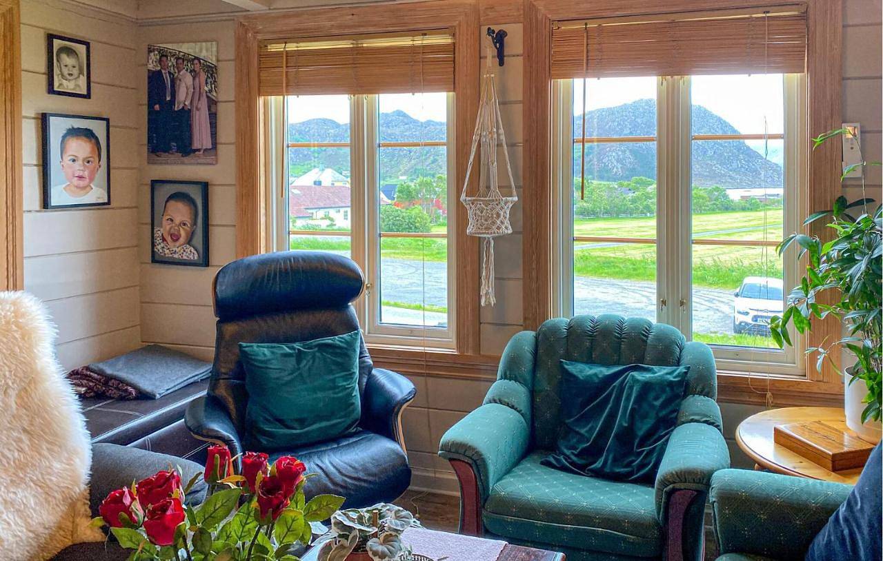 3 Bedroom Lovely Home In Nerlandsøy in Herøy