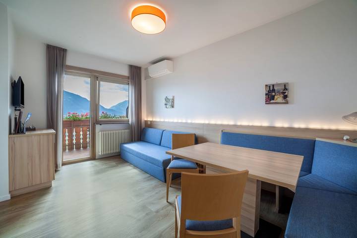 Ferienwohnung für 4 Personen, mit Balkon und Garten sowie Sauna in Schenna