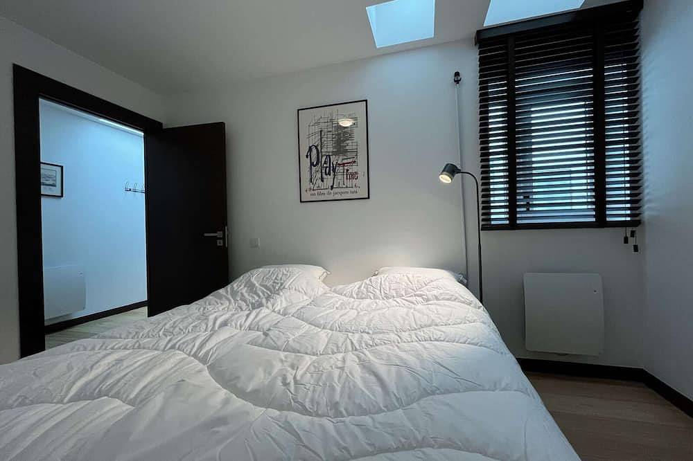 Entire apartment, Historic 1-Br Apt with Modern Amenities in Rochefort in Rochefort, Rochefort region