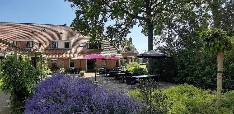 Vakantiehuis voor 22 personen, with Whirlpool and Terras as well as Tuin and Sauna in Elsloo