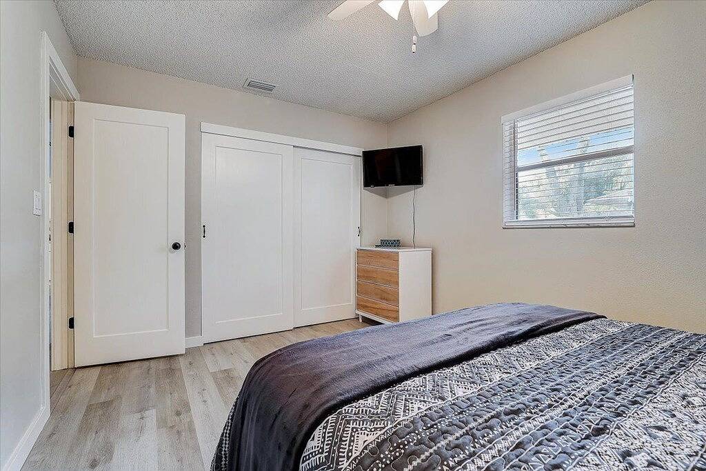 Beautiful and Comfortable 2 Bedroom Home 10 minutes from Beach in Largo, Pinellas County