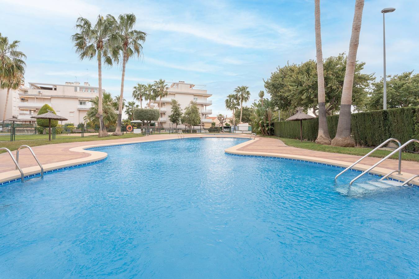Apartamento entero, Apartamento 'En Canet' con piscina compartida, Wi-Fi y aire acondicionado in Canet de Berenguer, Costa de Valencia