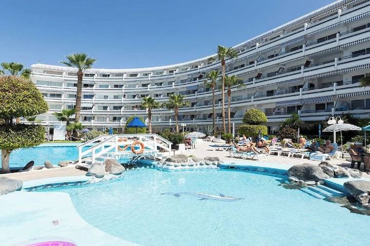 Chalet para 2 personas, con piscina además de piscina para niños y balcón en Costa Adeje