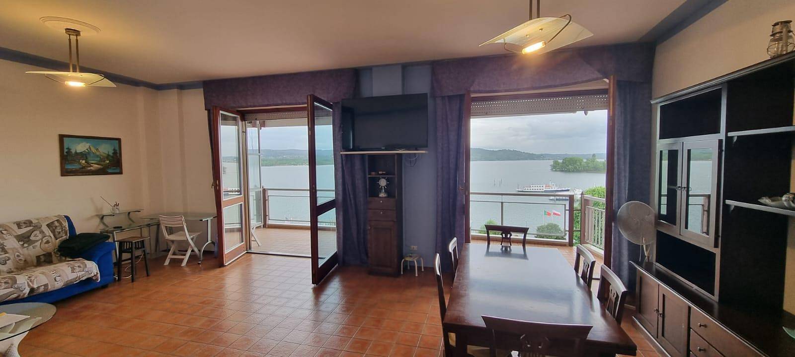 Ganze Wohnung, Panoramawohnung mit Blick auf den Lago Maggiore in Arona (Lago Maggiore), Arona Gemeinde