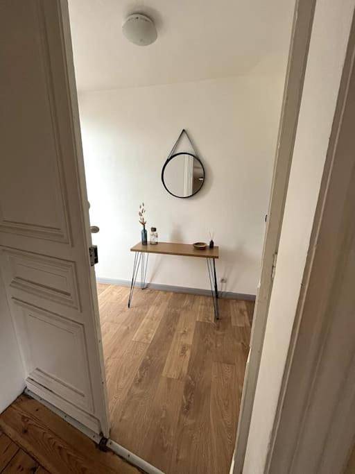Appartement entier, Three-Bedroom Apartment in Valenciennes, Région de Valenciennes
