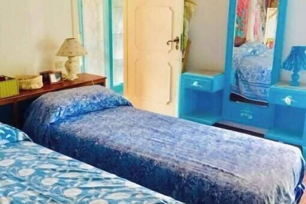 Ganze Wohnung, Spacious apartment in a villa with a fully equipped garden and a rooftop with a panoramic view in Ciraccio (Procida), Procida