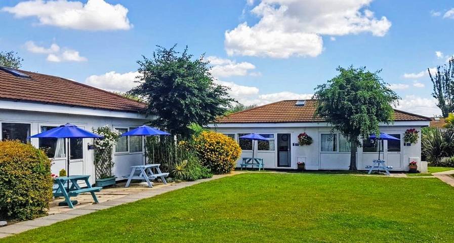 Vakantiepark voor 4 personen, with Terras and Whirlpool as well as Tuin and Zwembad in Devon
