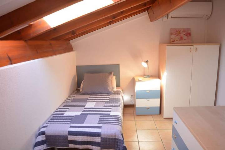 Apartamento entero, Apartamento de 4 a 6 personas, a 500 m de la playa, en residencia con piscina. in Zonza, Distrito de Sartène