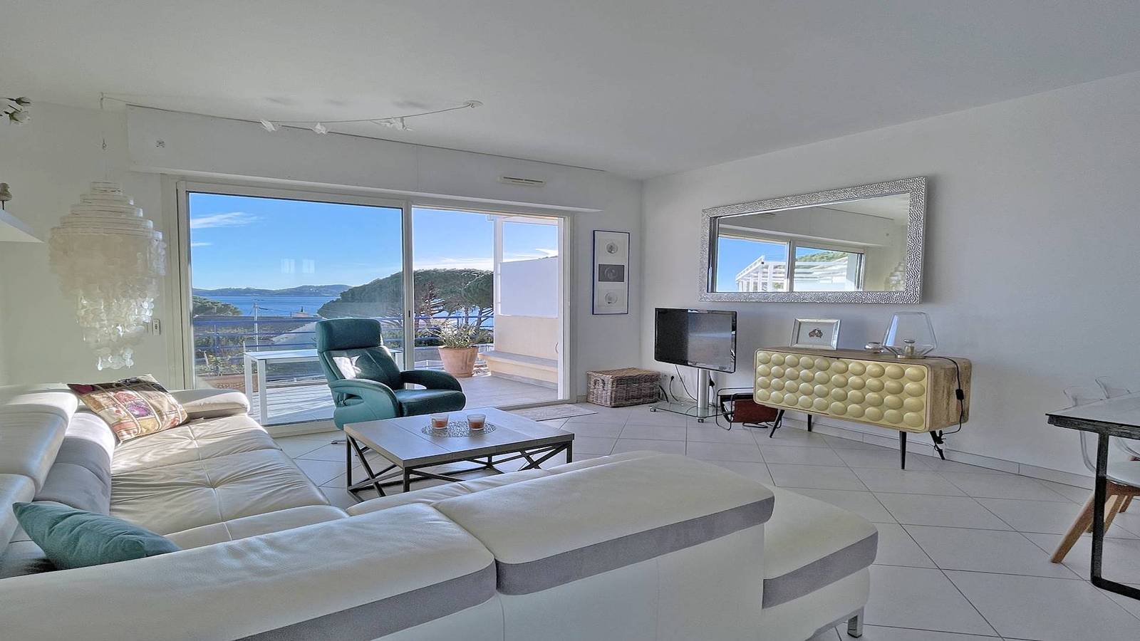 Ganze Ferienwohnung, Apartment für 4/5 Personen - Meerblick - Klimaanlage - Wifi - Poolresidenz - Sainte Maxime - 4* in Sainte-Maxime, Draguignan Region