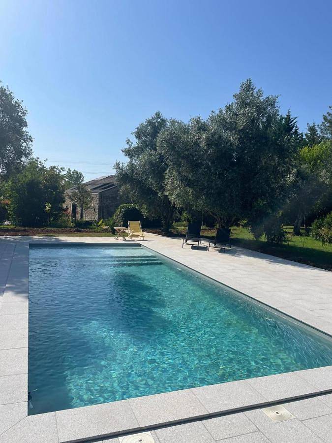 Gîte pour 2 personnes, avec Balcon et Terrasse ainsi que Jardin et Piscine dans Pombal
