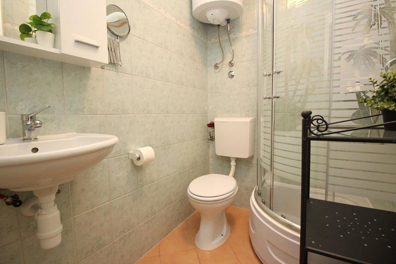 Cały apartament wypoczynkowy, Apartament wakacyjny dla 4 osób z taras in Zarok, Baska