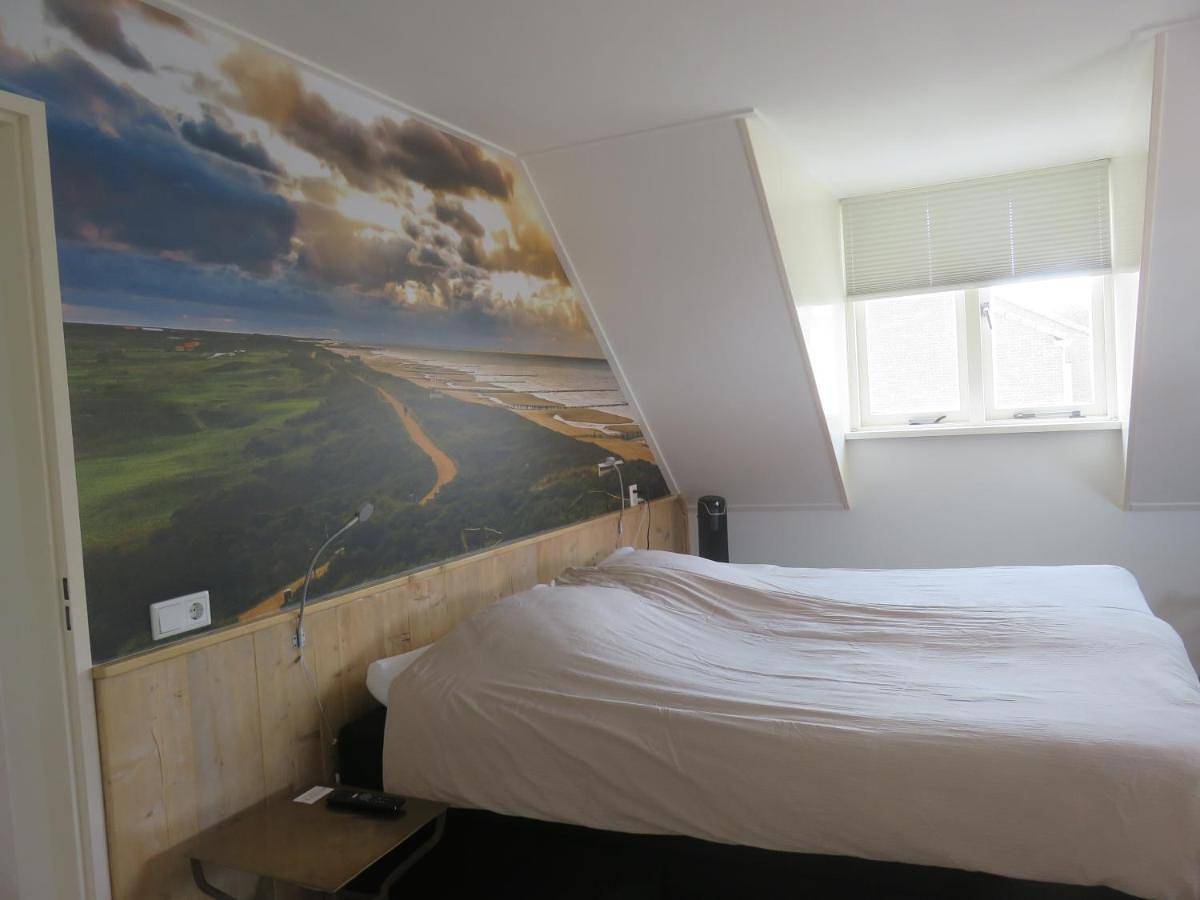 Large Double Room in Dombourg, Walcheren