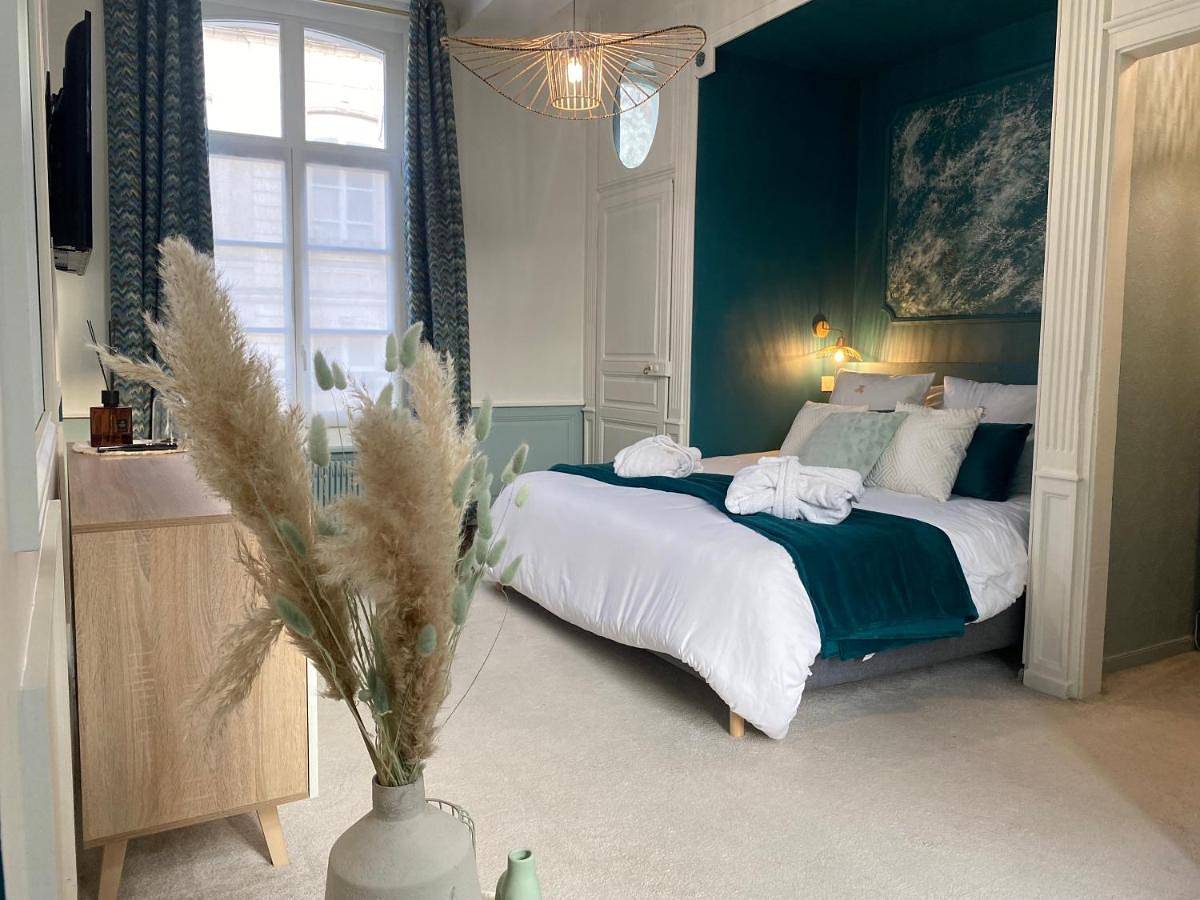 Superior Queen Room in Montreuil (Pas-de-Calais), Région de Montreuil