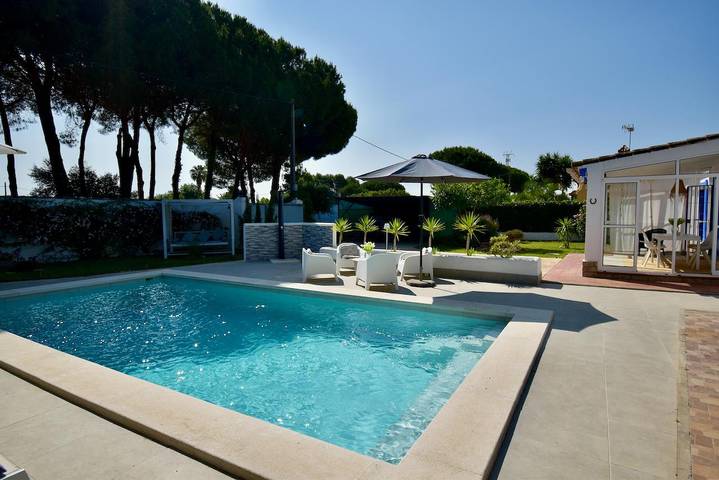 Casa rural para 4 personas, con piscina además de terraza y jardín en Chiclana de la Frontera - 2