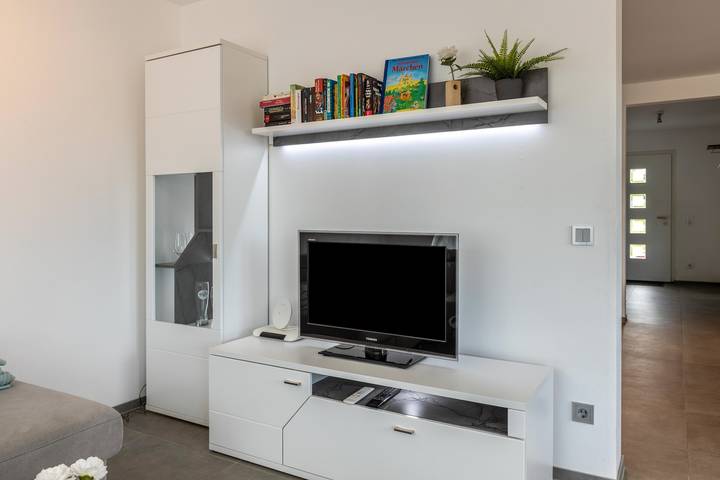Ganze Wohnung, Moderne Ferienwohnung "Schmuckstück" mit Blick auf die Berge in Hilzingen, Hegau