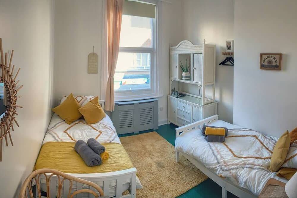 Ganze Wohnung, Fantastic 3 Bed Beachfront Flat with Seaview in Botany Bay, Kent