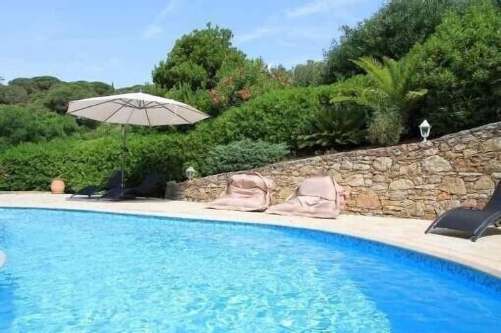Villa pour 8 personnes, avec Balcon et Jardin dans Gigaro