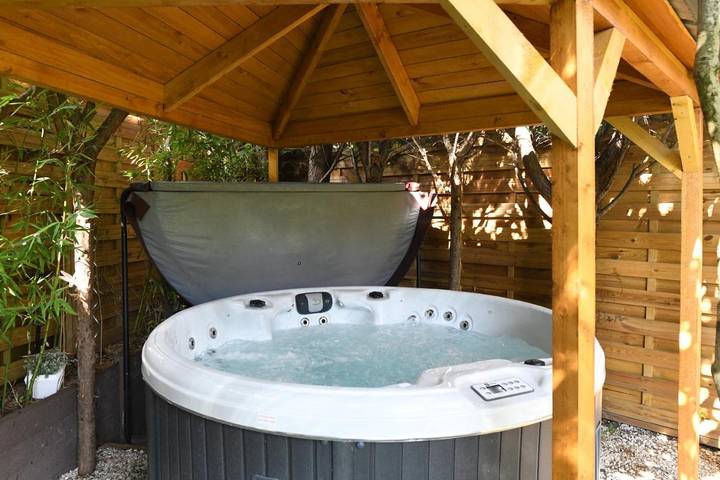 Villa pour 5 personnes, avec terrasse et jacuzzi