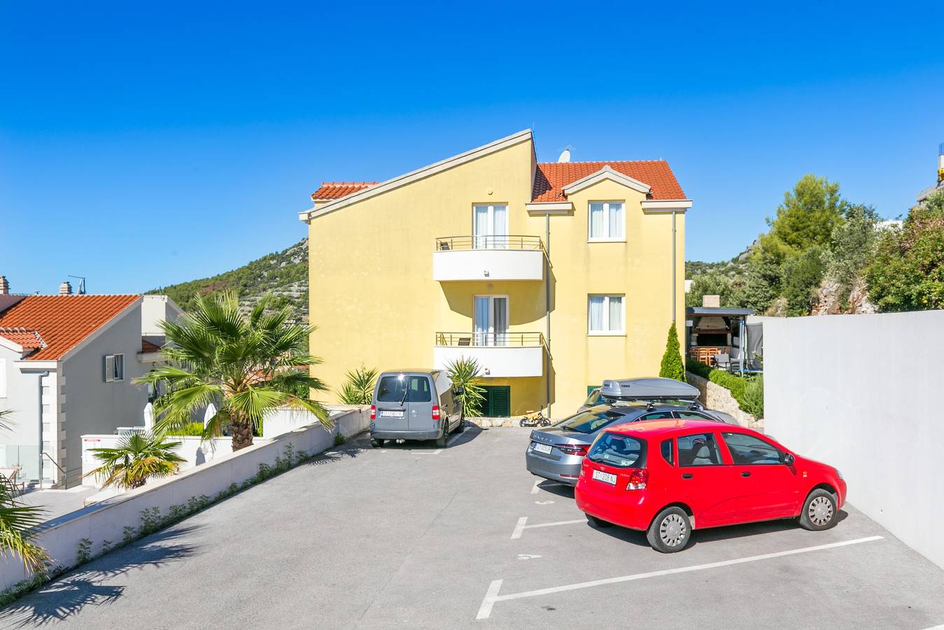 Ganze Wohnung, 2-Zimmer-Ferienwohnung mit Terrasse und Meerblick Seget Vranjica, Trogir A-24946-a in Seget Vranjica, Split-Dalmatien
