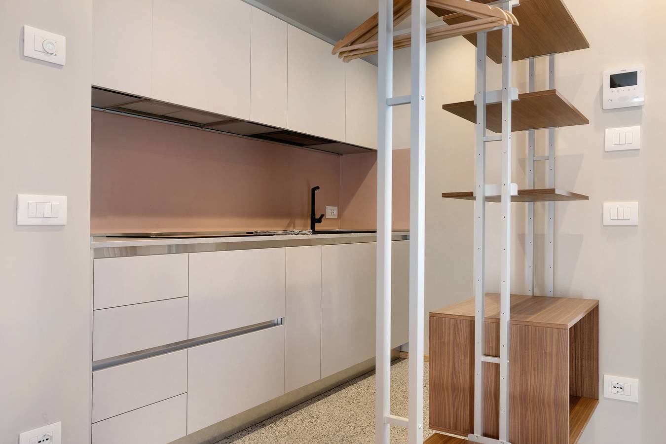 Apartamento entero, Apartamento 'Pink' con vistas a la montaña, balcón y Wi-Fi in Pinzolo, Carisolo