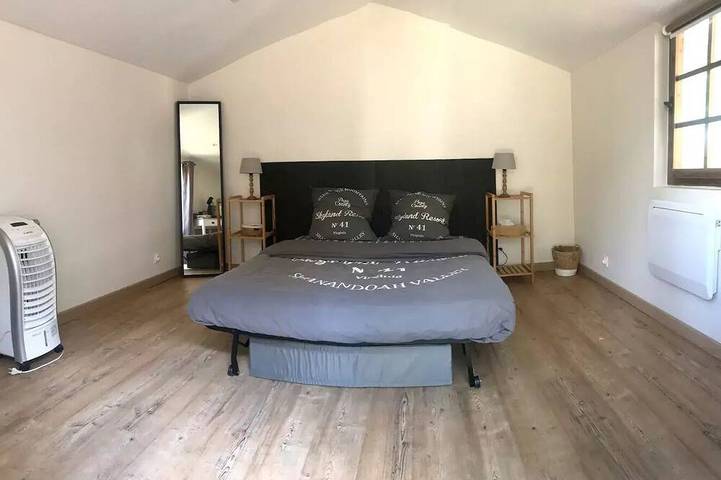 Chambre d’hôte pour 2 personnes, avec Jacuzzi ainsi que Jardin et Piscine à Pourrières