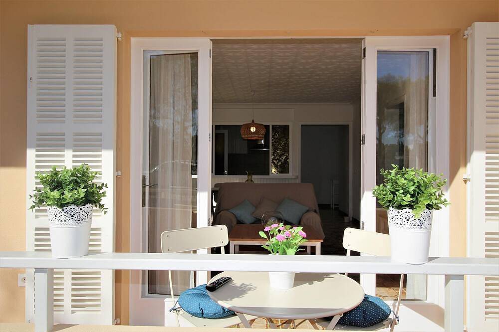 Entire apartment, Aiguamarina Beach apartment in Puerto de Alcudia, close to the beach in Alcúdia, North Majorca