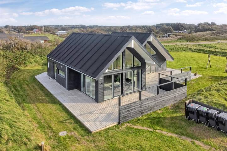 Feriehus for 10 personer, med Jacuzzi og Terrasse i tillegg til Sauna i Lønstrup