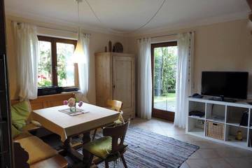 Ferienwohnung für 4 Personen, mit Garten und Balkon in Taching am See