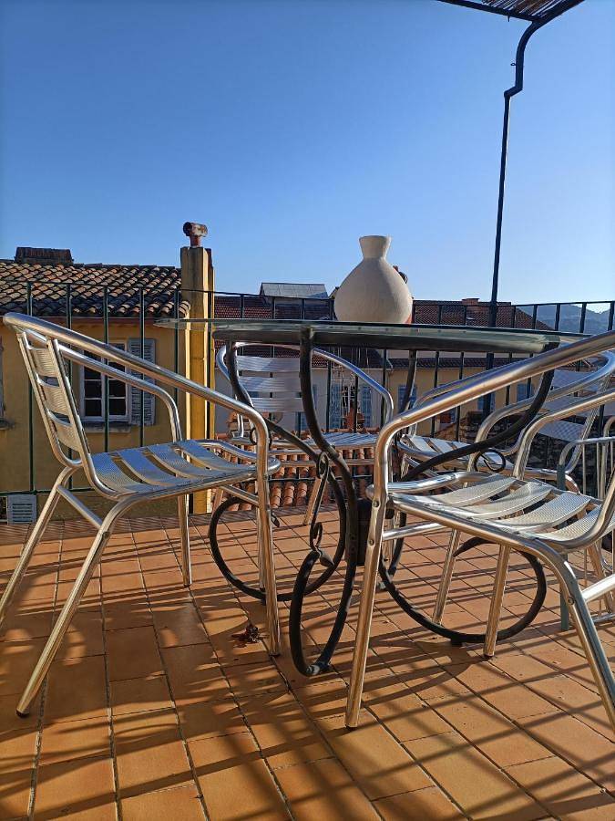Gîte pour 2 personnes, avec vue et terrasse dans Office De Tourisme D Hyeres
