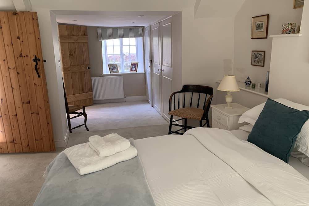 2 minutes to the park & High Street! Family-sized thatched country cottage in Shaftesbury, Dorset