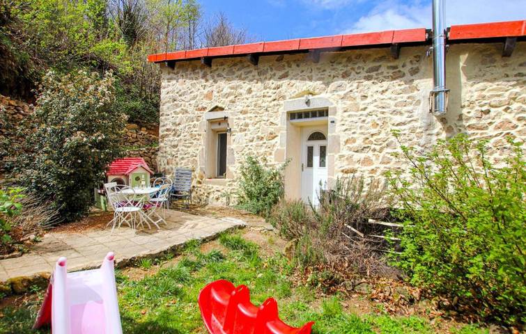 Location de vacances pour 3 personnes, avec jardin à Saint-Julien-du-Gua - 2