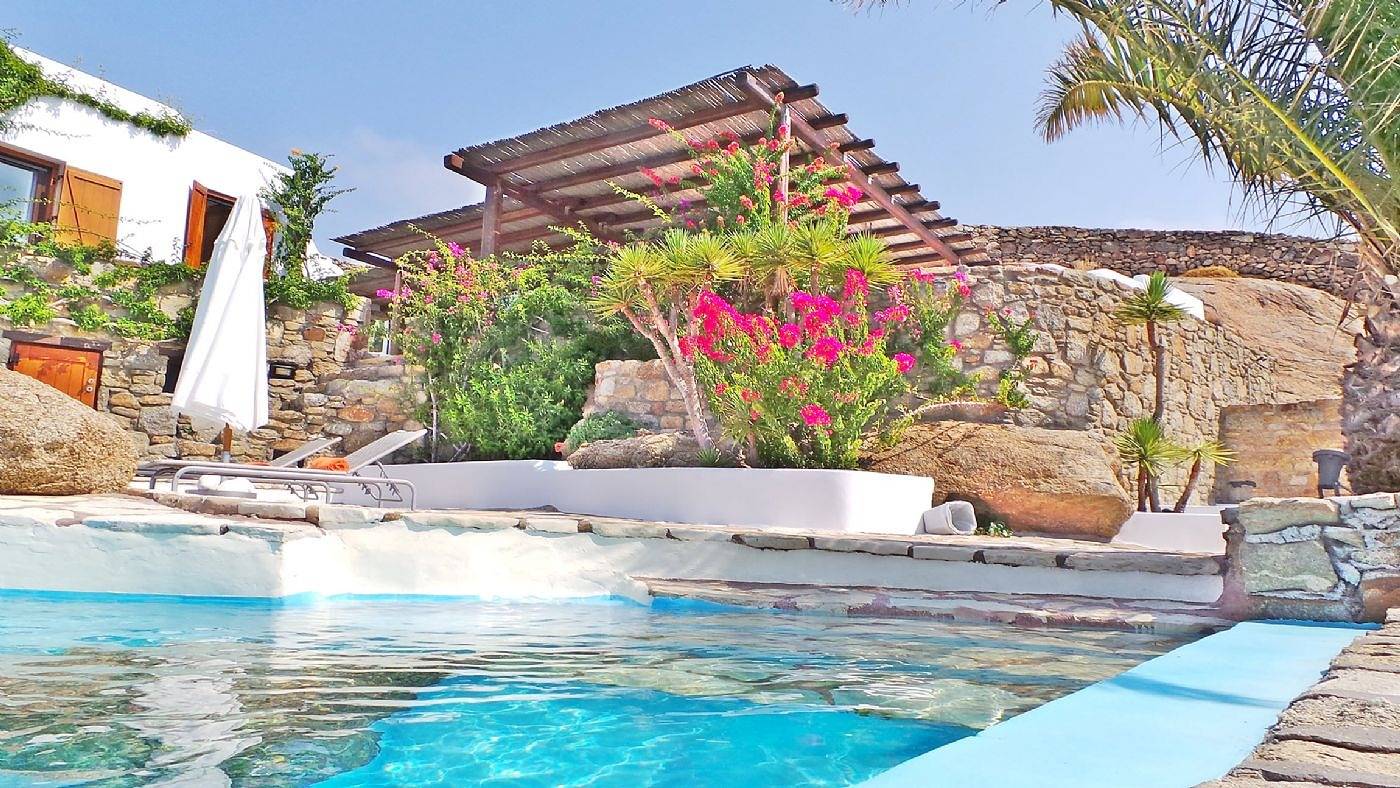 Villa Zenas with direct access to the sea in Mykonos