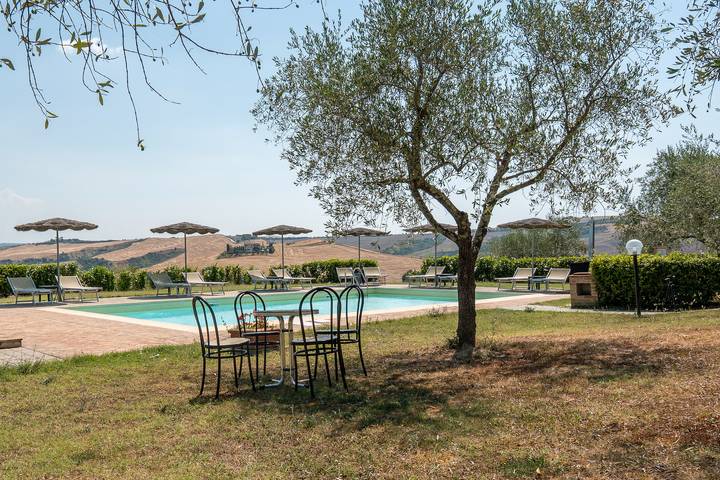 Agriturismo per 5 persone, con giardino, con animali domestici in Crete Senesi