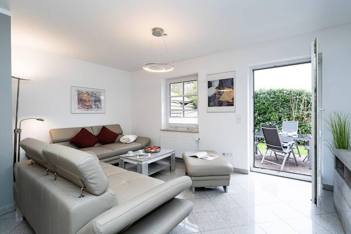 Ganze Wohnung, Modernes 3-Zimmer App. für 4 Pers. mit Terrasse, Garten, Pkw-Stellplatz, Wlan. in Tinnum, Sylt (Gemeinde)