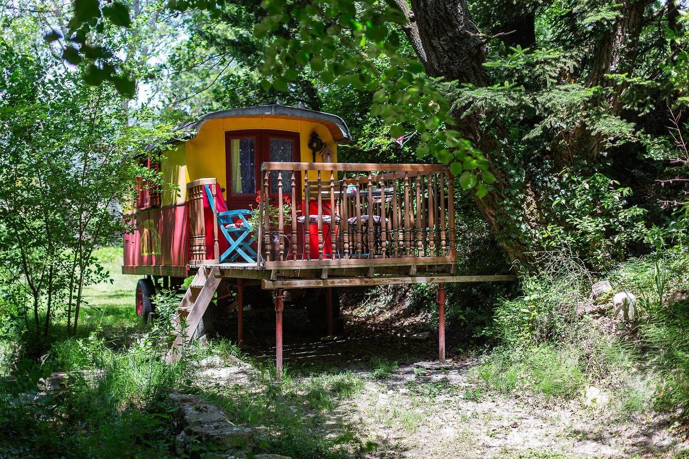 Appartement entier, Roulotte Tzigane au bord du ruisseau - drôme provençale (2p) in Marsanne, Région de nyons
