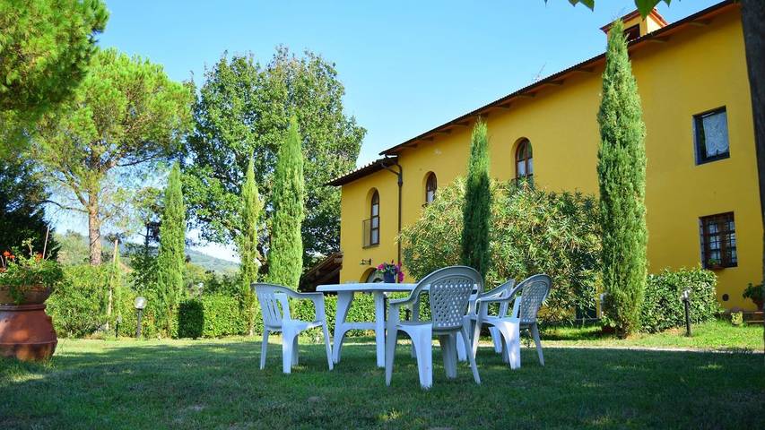 Agriturismo per 4 persone, con giardino e piscina a Vinci