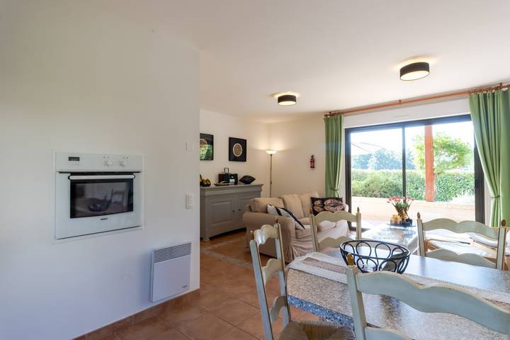 Casa de vacaciones 'Casa Iris' con piscina compartida, Wi-Fi y aire acondicionado in Castelnaud-la-Chapelle, Périgord Noir