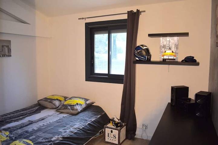 Location de vacances pour 8 personnes, avec jardin et terrasse, animaux acceptés à Belcodène - 3