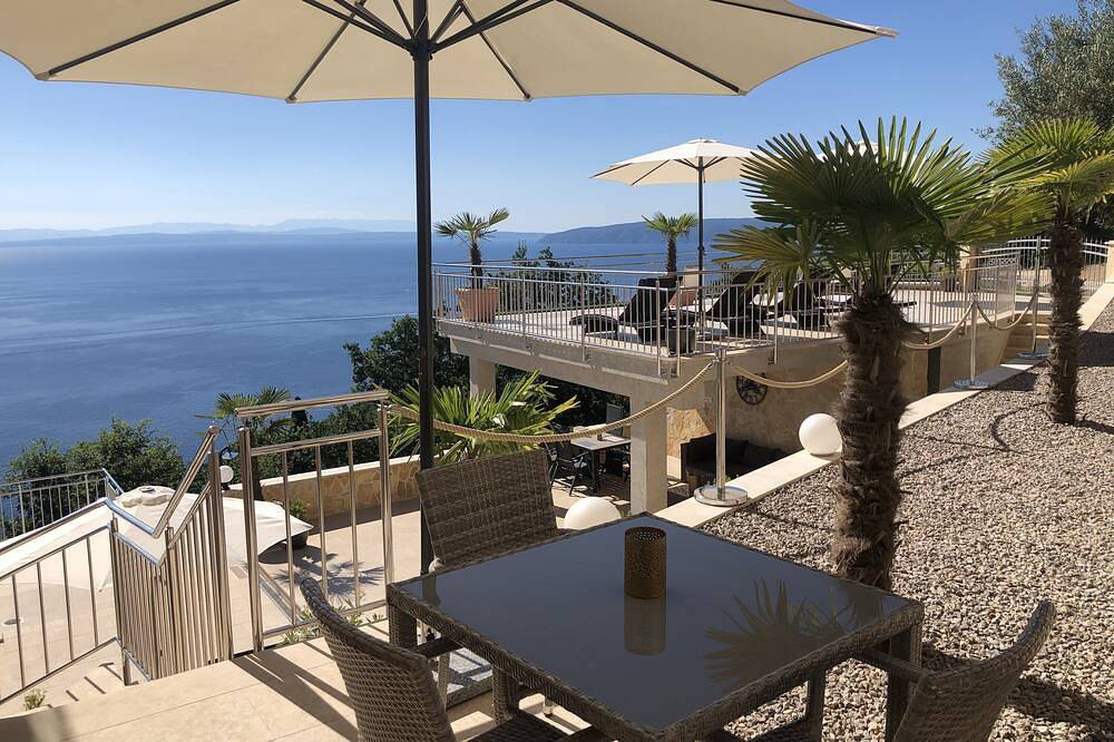 Ganze Wohnung, Einmalig Wohnung mit viel Platz im Aussenbereich und Pool in Medveja, Opatija Riviera