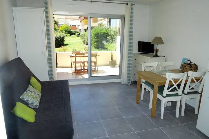 Ganze Wohnung, 200m from Hossegor beaches, studio overlooking garden in Capbreton, Côte d’Argent