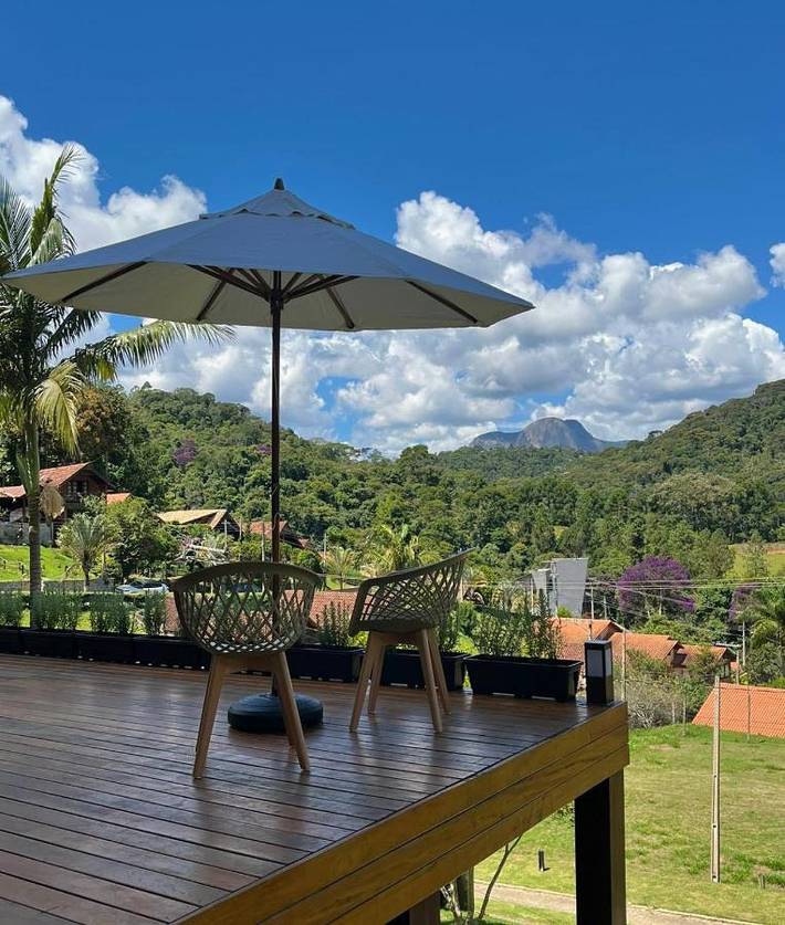 Casas e apartamentos de temporada para 9 pessoas, com balcão e jardim e ainda vista para o lago and vista em Aracê