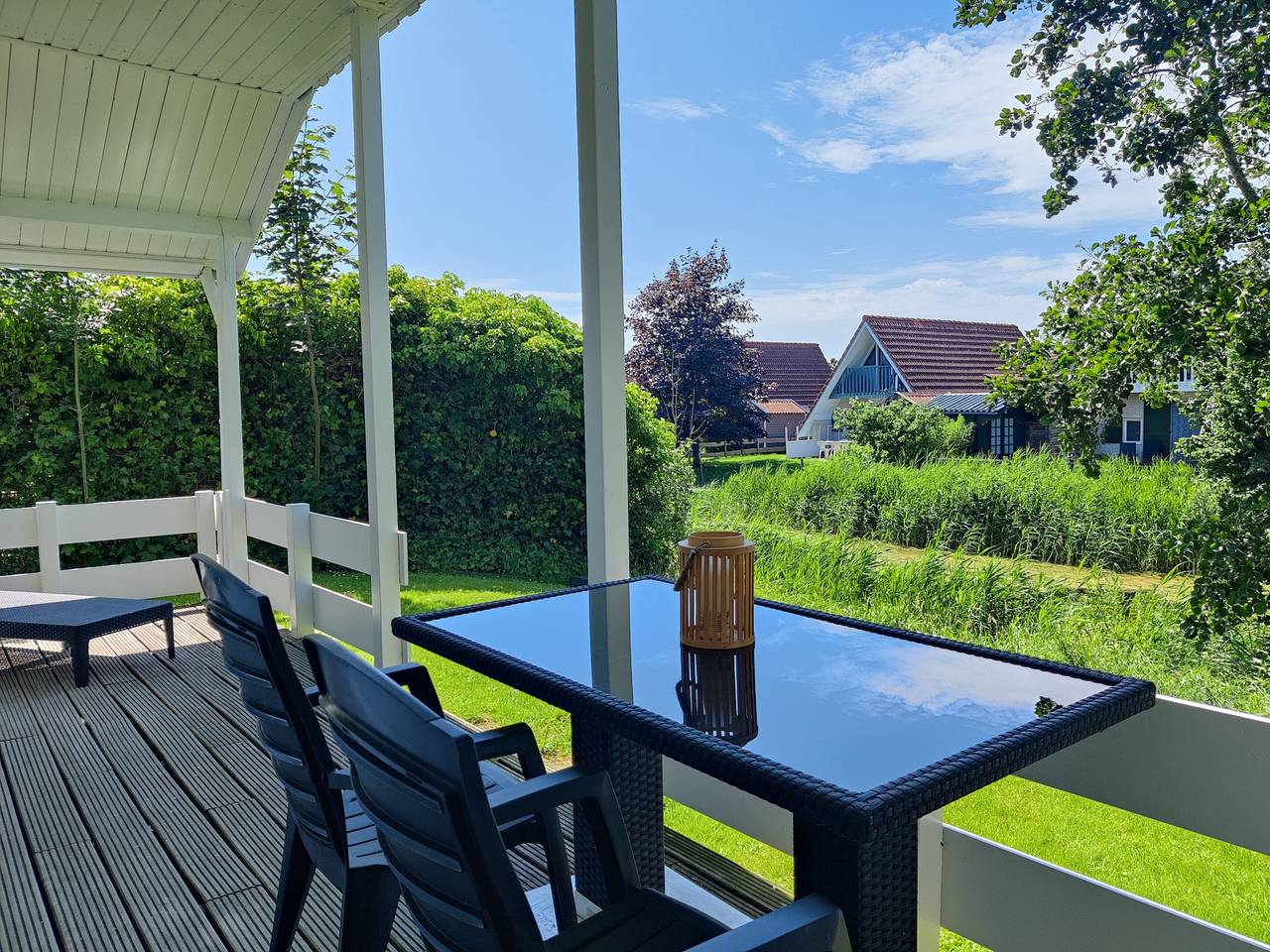 Paloma Chalet with Sauna - Relaxing Nature Escape by Lauwersmeer Park in Oostmahorn, Dongeradeel