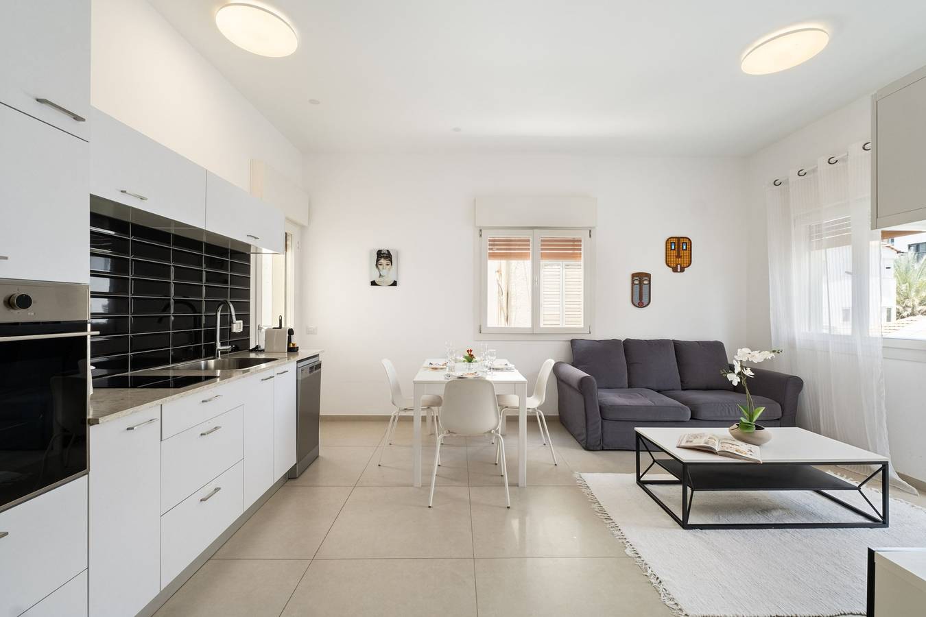 Apartamento entero, Miklat Classic Bauhaus 1Br with Balcony on Sheinkin Street by Feelhome in Tel Aviv, Distrito de Tel Aviv