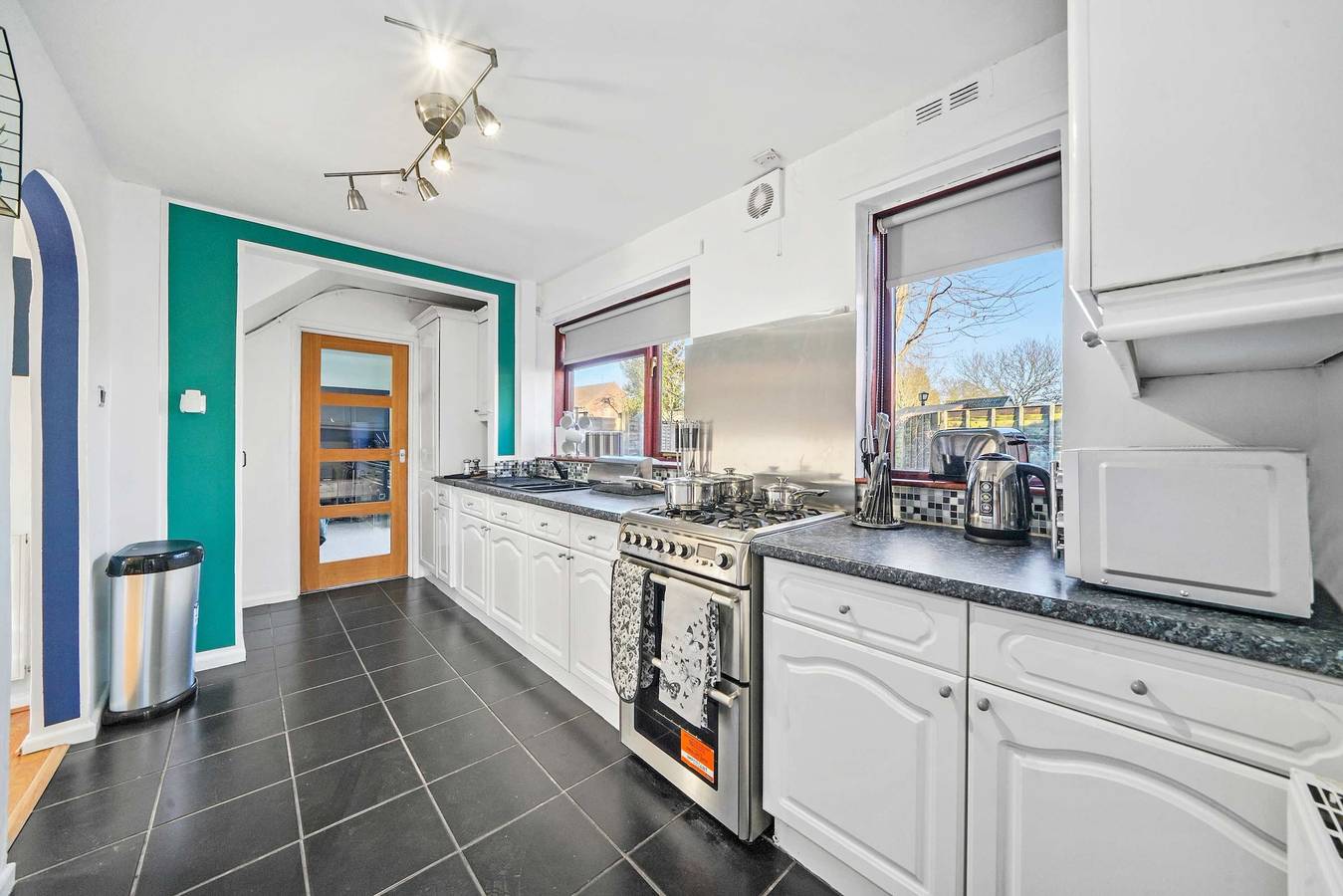 Beautiful 4 Bedroom Home with Parking in Rugby  in Warwickshire