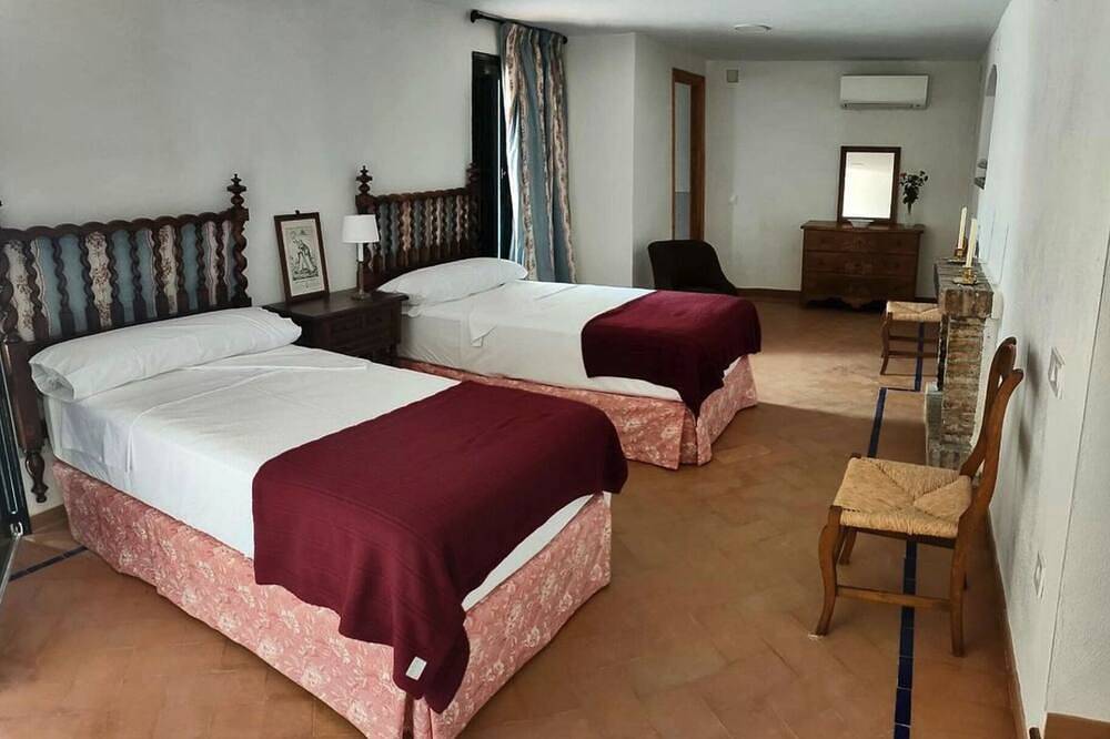 Rural house with pool and paddle tennis court 4 km from Montilla in Montilla, Córdoba Province
