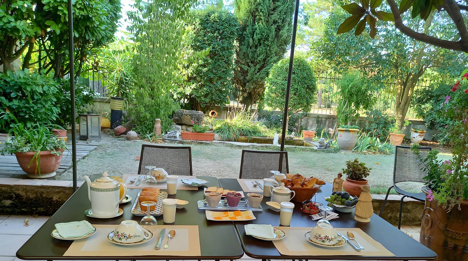 Mas de Bouvau: Zimmer 1 Ficus mit Kitchenette, Wlan und Klimaanlage in Violès, Vaucluse