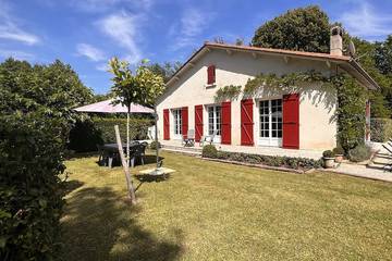 Gîte pour 9 personnes, avec jardin à Vieux-Mareuil